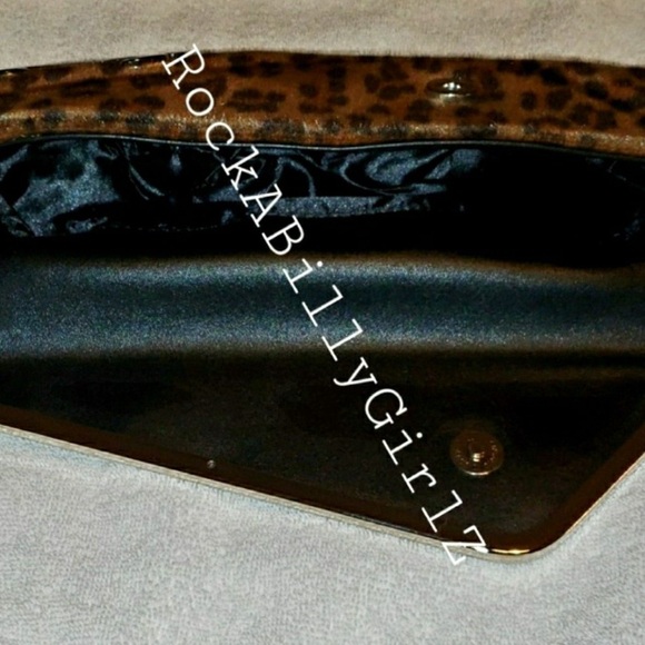 Sourpuss Leopard Faux Fur Magnetic Closure Clutch Purse with Black Satin NEW - Picture 3 of 7